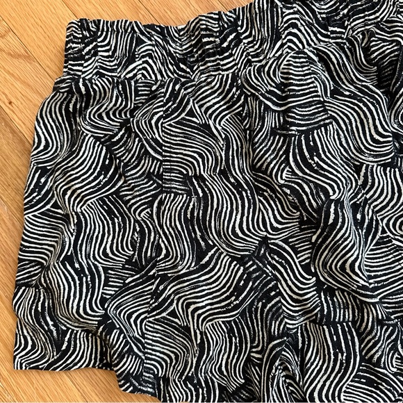 a new day Black and White Wave Print Women's Shorts - Picture 7 of 7